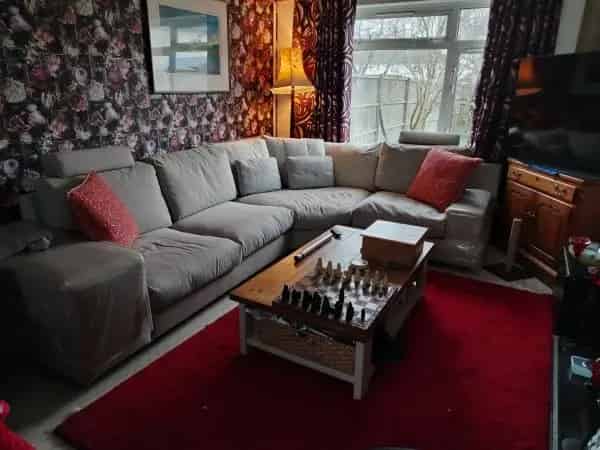 Spacious House with 4 Gardens Near Schools and Shops