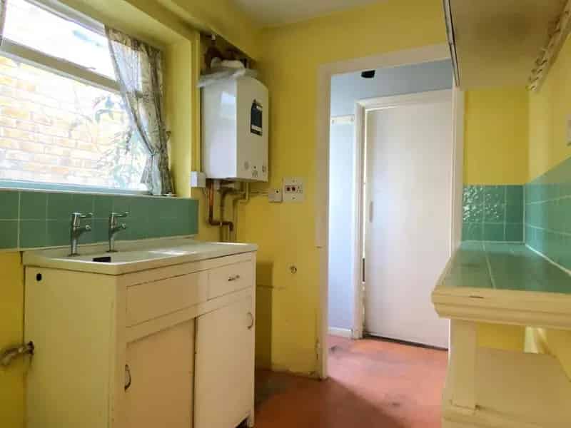 2 Bedroom House For Sale Near Town Centre