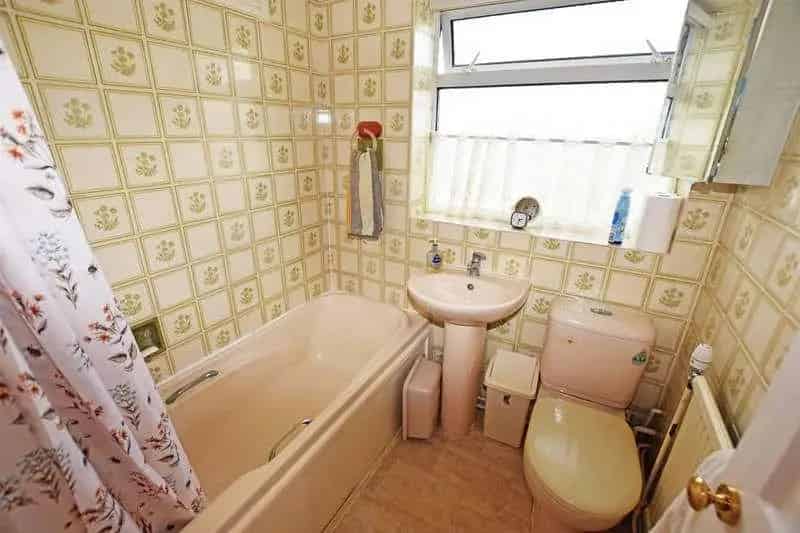 3 Bed Semi-Detached House Rainham