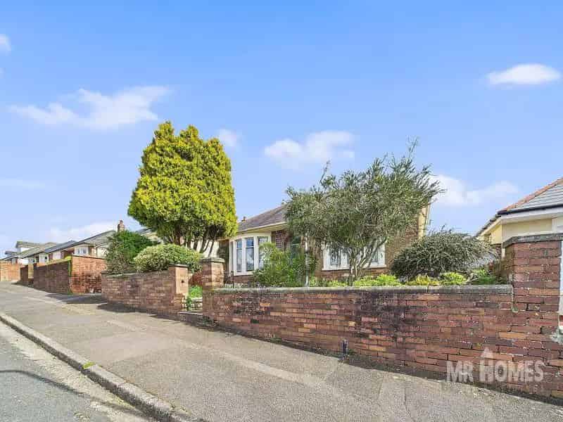 3 Bedroom Bungalow for Sale in Cardiff