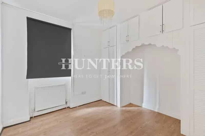 4 Bedroom Flat For Sale 1110 SQ FT