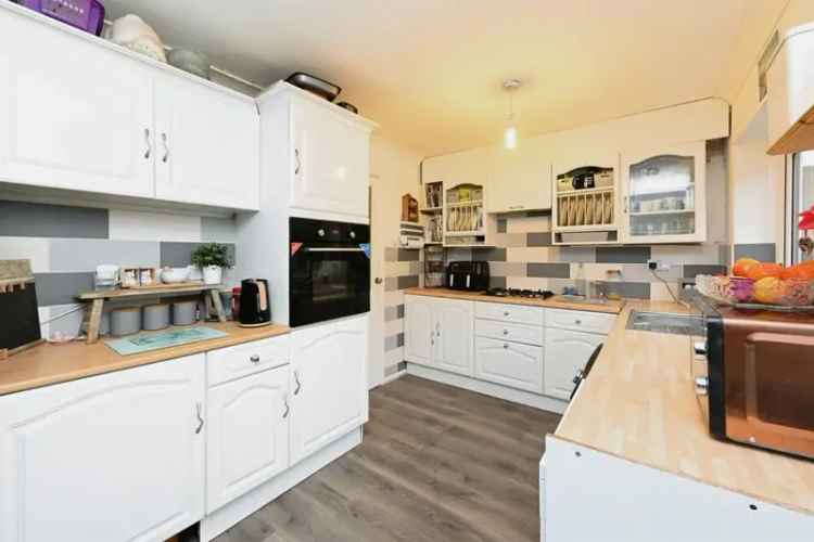 3 Bed Semi-Detached House Near Queen Elizabeth Hospital