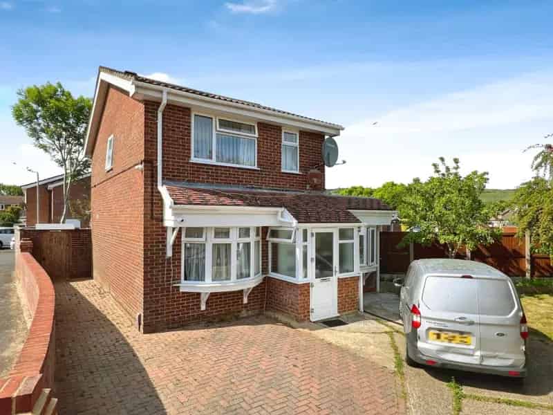 4 Bedroom Detached House For Sale in Cheriton Folkestone