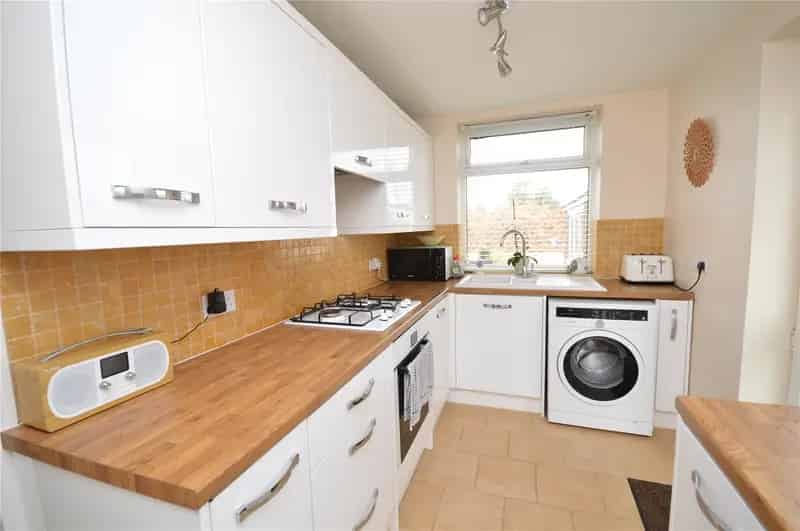 3 Bedroom Semi Detached House Near M62 M1 Motorways