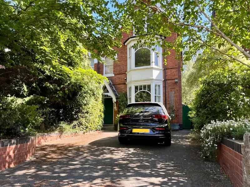 5 Bedroom Semi-Detached House Moseley