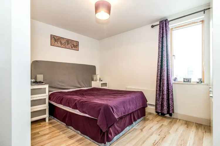 2 Bedroom Flat for Sale Manchester M3 River Irwell View