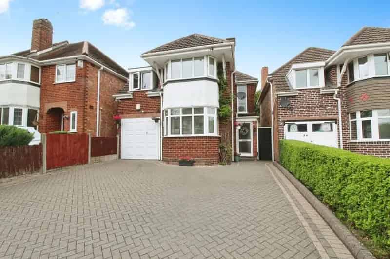 3 Bedroom Detached House for Sale Birmingham B26