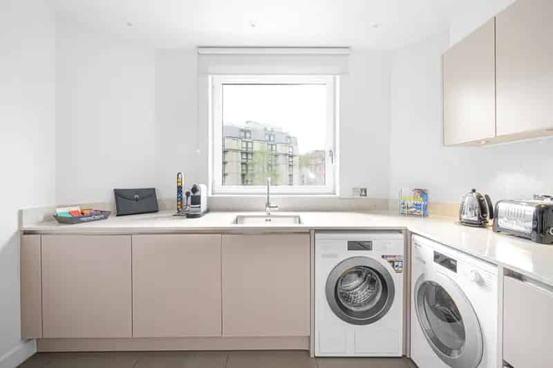 Luxury 2-Bedroom Flat in Prime Central London with Cinema and Gym