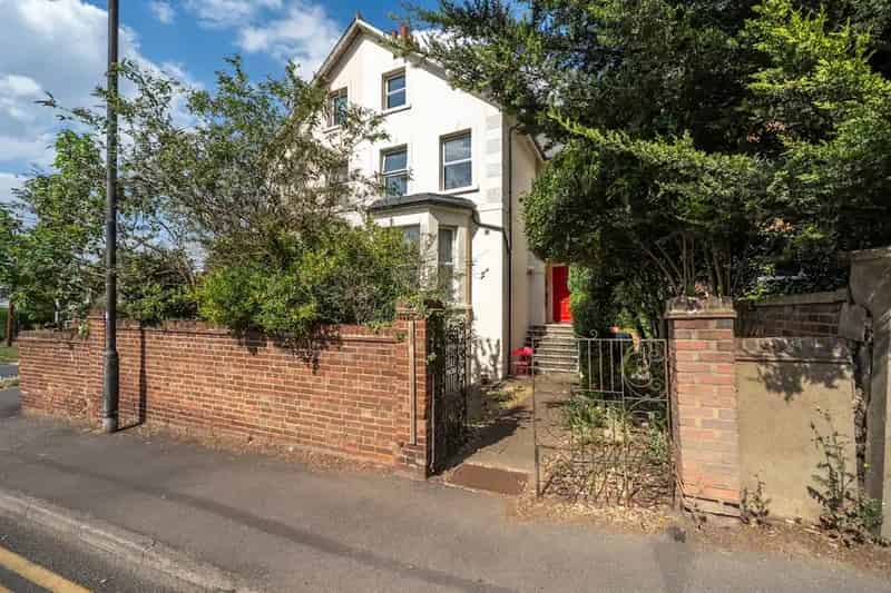 One Bedroom Apartment Near Kidwells Park