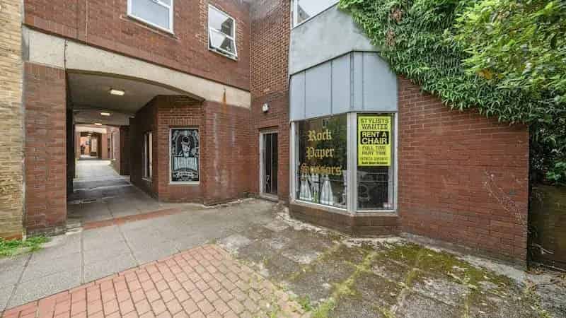 A1 Shop and Kitchenette near Pinner Station