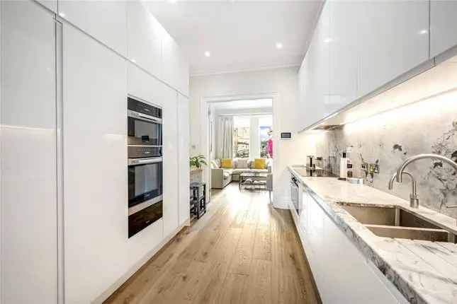 Terraced house to rent in Hollywood Road, London SW10