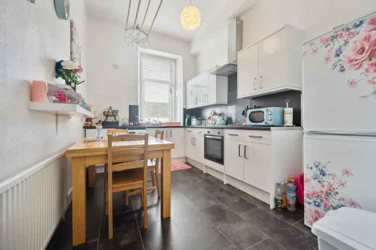 2 Bedroom Tenement Flat Near Helensburgh Town Centre