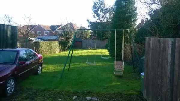 Lovely 2 Bed House Large Garden Good Area