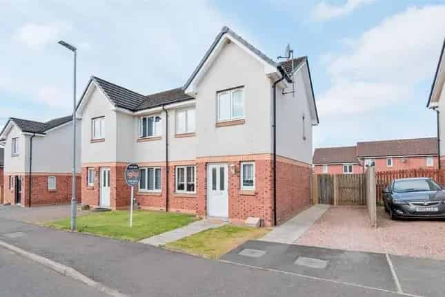 3 Bedroom Semi-Detached House for Sale in Garthamlock Glasgow