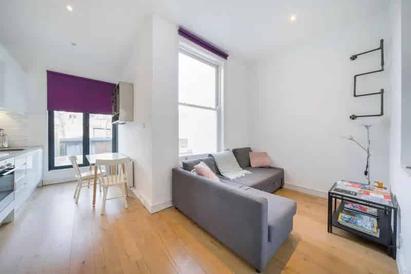 One Bedroom Victorian Conversion Near City Transport Links