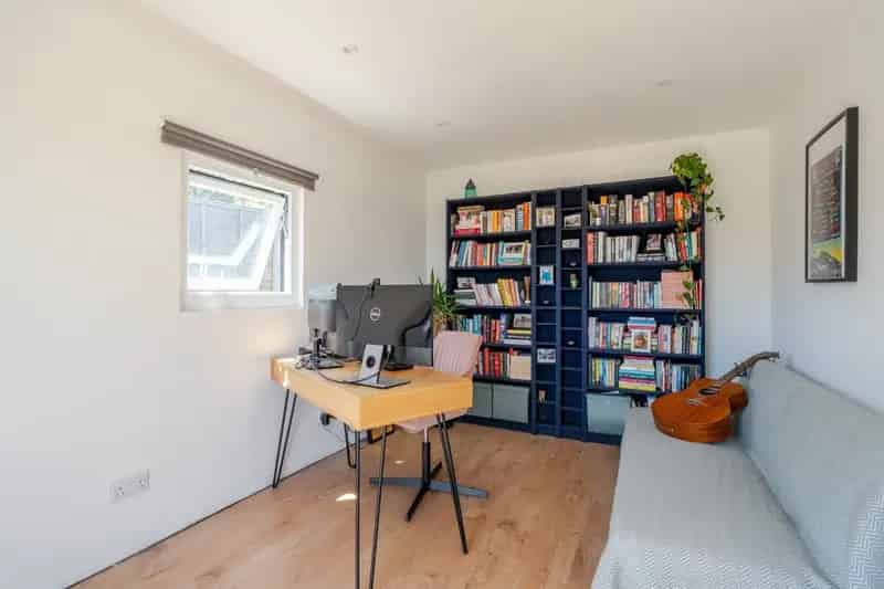 Beautiful 2 Bed House with Home Office and Large Garden