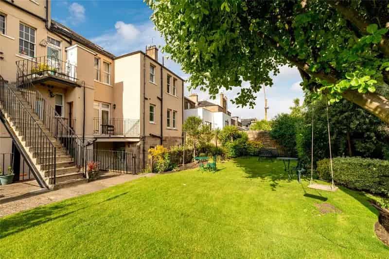 2 Bedroom Apartment for Sale in Edinburgh New Town