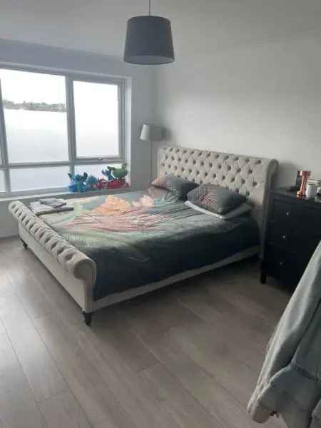 House near Hornsey Station with Excellent Transport Links