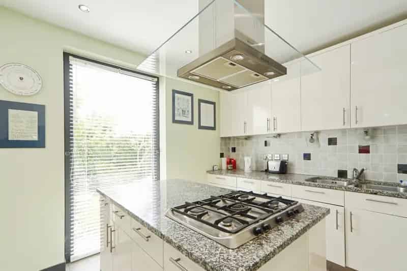 Unique 3-Bed Detached Bungalow - Redevelopment Potential