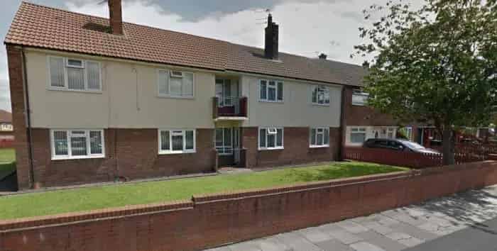 2 bed flat in Netherton