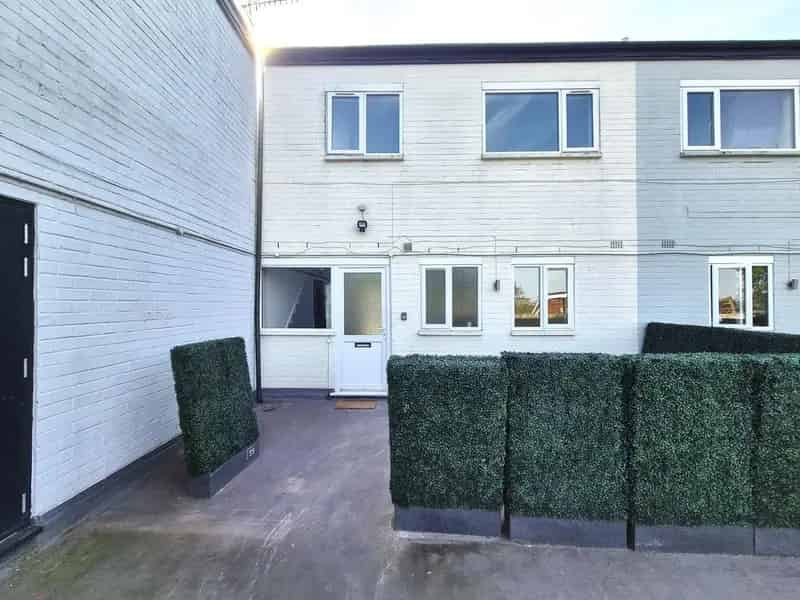 3 Bedroom Maisonette To Rent