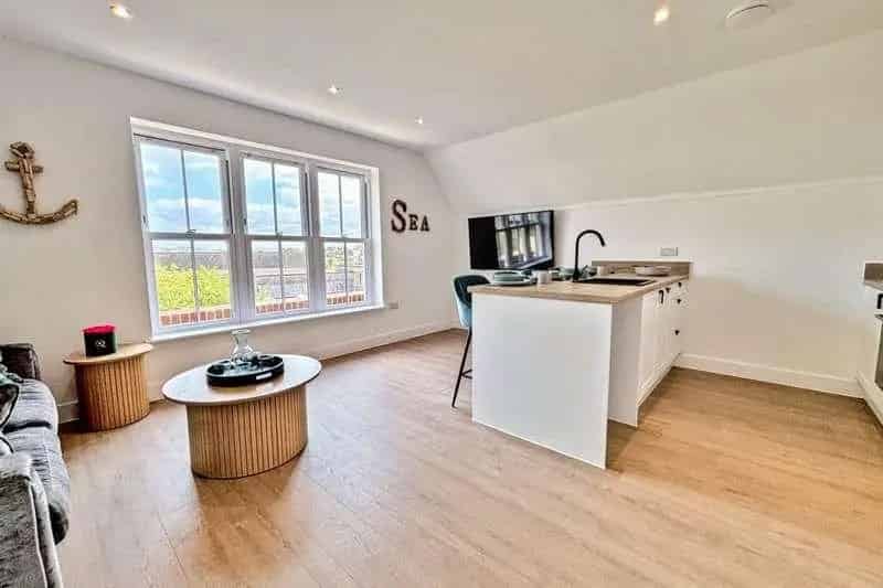 1 Bed Top Floor Flat for Sale