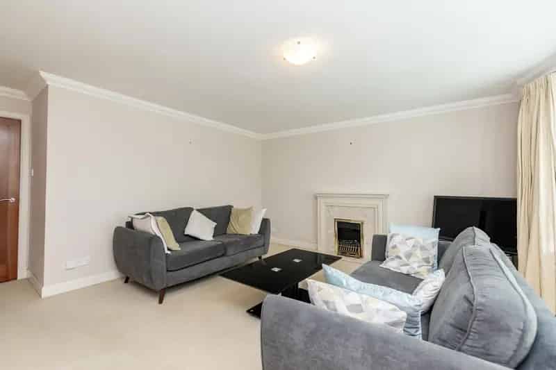 2 Bedroom Executive Apartment West End Prime Location