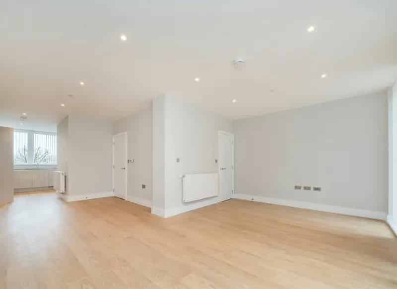 Three Bedroom Maisonette Near Haydons Road Station