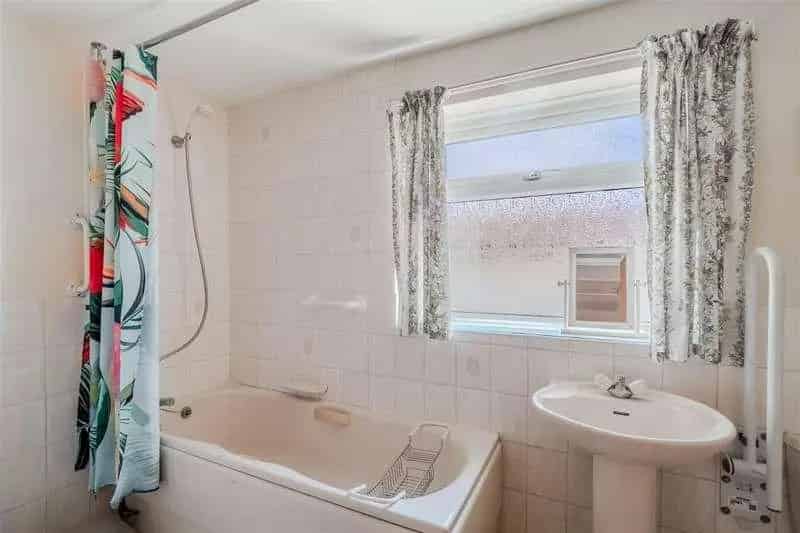 4 Bed Detached House For Sale Near High Street