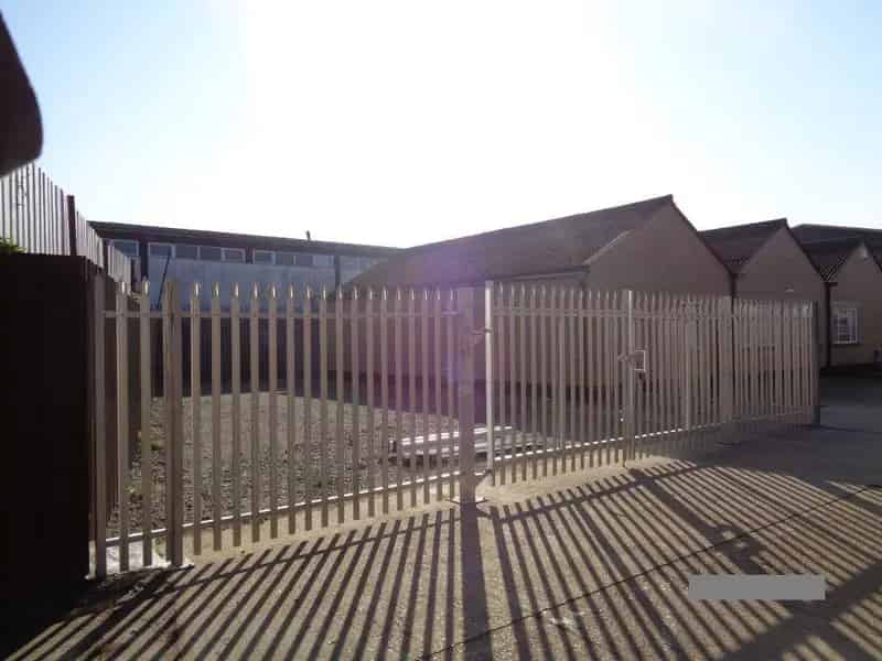 Industrial Unit To Let Secure Yard Good Road Access
