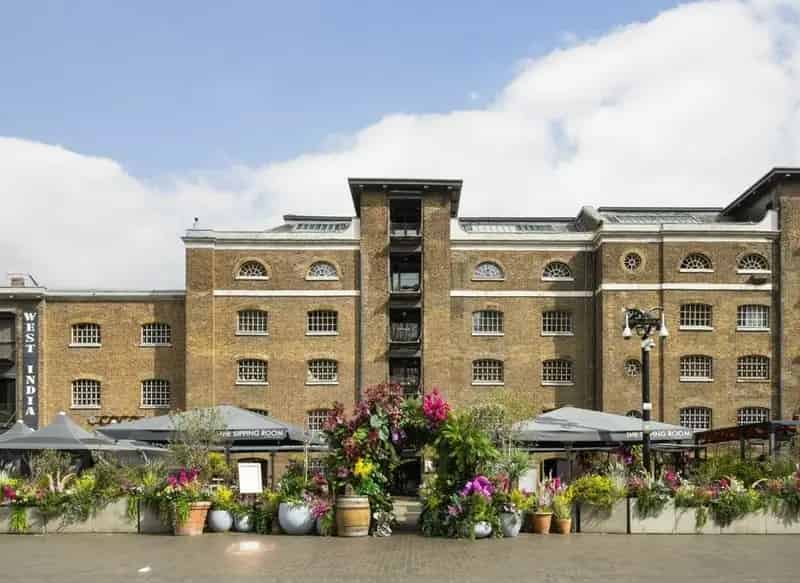 Two Bedroom Penthouse Apartment Canary Wharf Dock Views Parking
