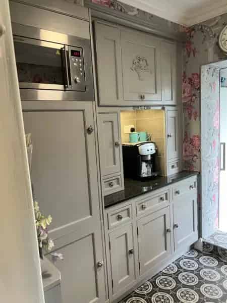 2 Bedroom Bungalow Stunning Village High Street Driveway