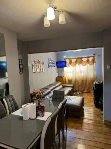 2 Bed House Near City Airport Great Schools & Transport