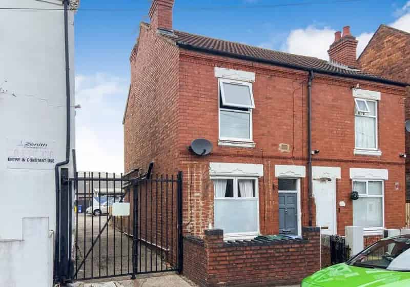 3 Bed Semi-Detached House 3 Flats Fully Let 19680pa Freehold