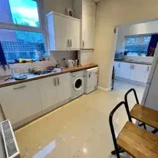 4 Double Bedroom Furnished Flat Fallowfield Manchester Zero Deposit Available