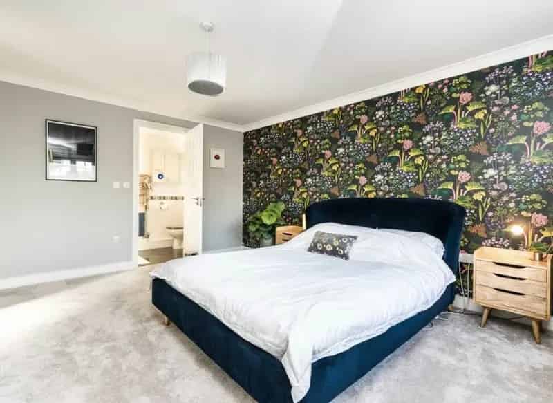 2 Bed 2 Bath Apartment with Balcony and Garden