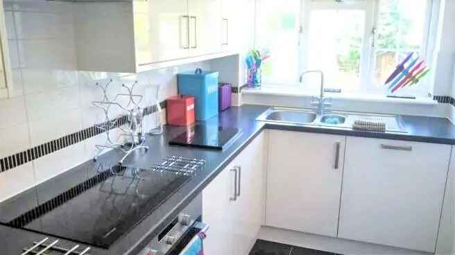 2 Bedroom Victorian Cottage Near Shenfield Station