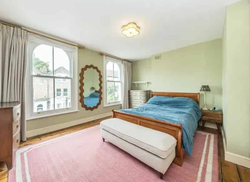 Three Bedroom Period Conversion Lower Clapton Chain Free