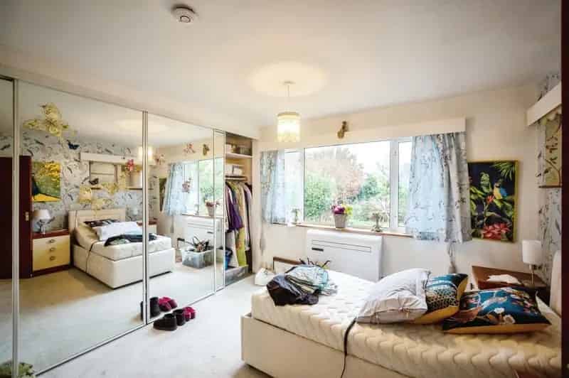 Spacious 2-Bed House Chain Free Near Amenities
