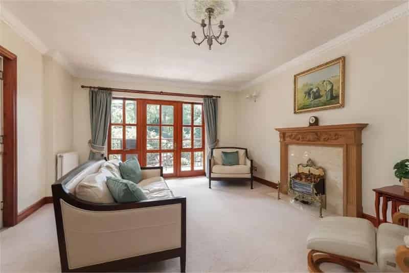 3 Bed Flat First Floor with 1 Reception Room Stunning Garden Views