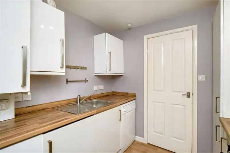 2 Bed Ground Floor Flat Liberton Modern Kitchen Parking Garden