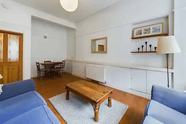 2-Bedroom Flat for Sale in Glasgow G4 High Street B Listed Building