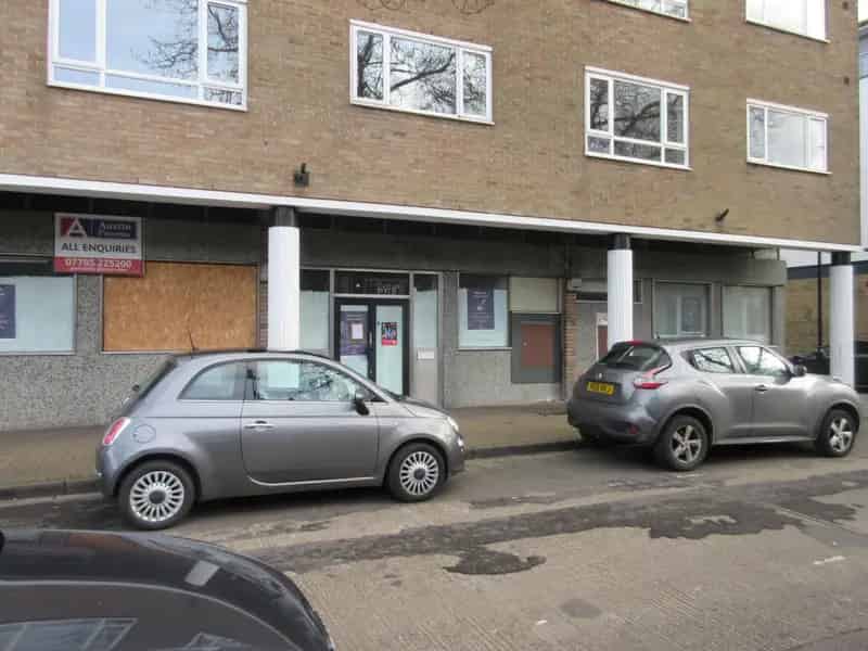 Shepperton High Street Retail Unit 631-2564 sq ft