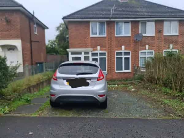 Beautiful 2 Bed House Near Schools and Shops
