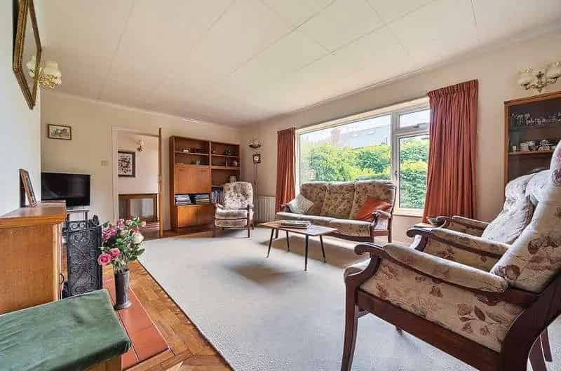 3 Bed House for Sale - Family Home with Garden and Parking