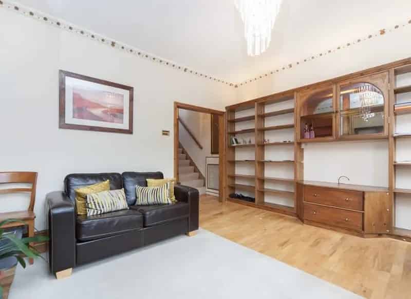 Two Bedroom Split Level Apartment in Georgian Conversion