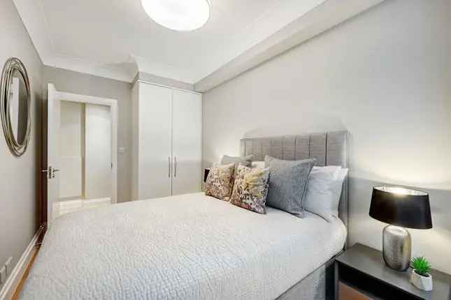 Flat to rent in Stafford Court, Kensington High Street W8