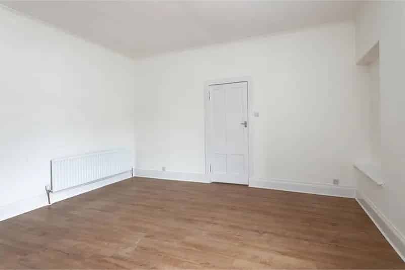 3 Bed End Terraced House with 2 Reception Rooms