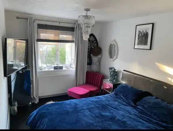 Spacious 2-Bedroom Flat Near Marina  Garden