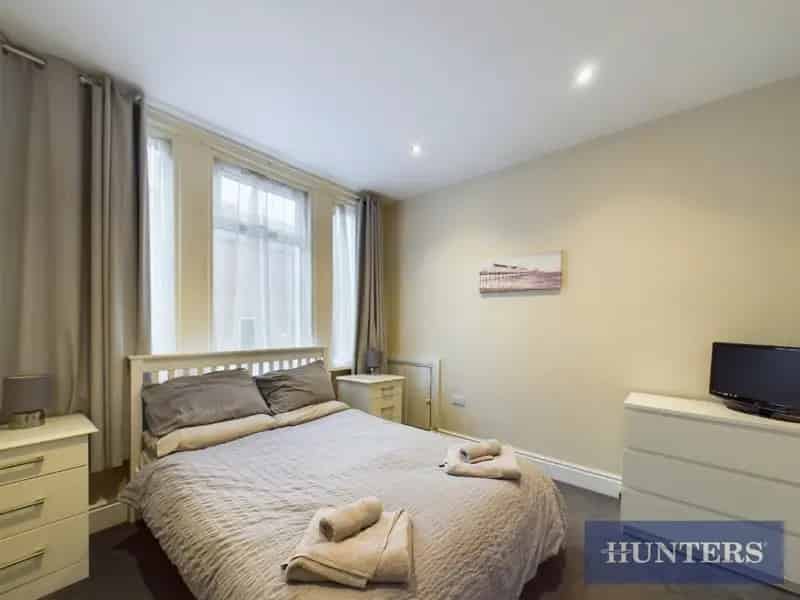 6 Bedroom Commercial Property For Sale 2457 SQ FT Successful Holiday Let